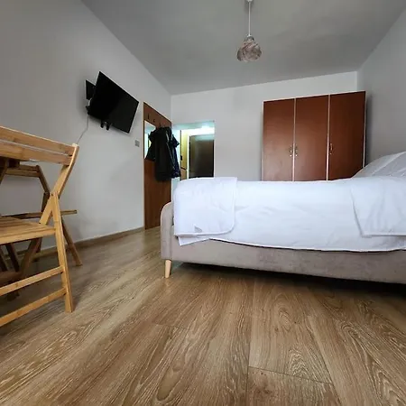 Andi's Place-comfy Studio-city Center Apartment Tirana