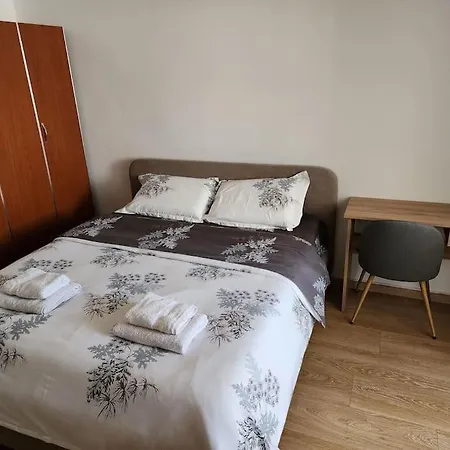 Andi's Place-comfy Studio-city Center Apartment Tirana
