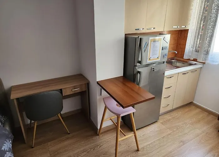 Apartamento Andi's Place-comfy Studio-city Center